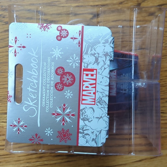 NWT Captain America Sam Wilson Sketchbook Ornament Marvel Comics Disney - Picture 7 of 11